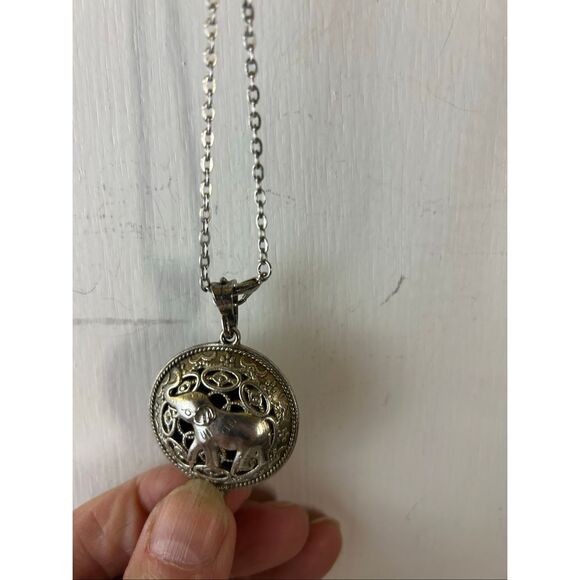 Elephant Diffuser 12" Chain Necklace Silver Plated - Picture 3 of 6